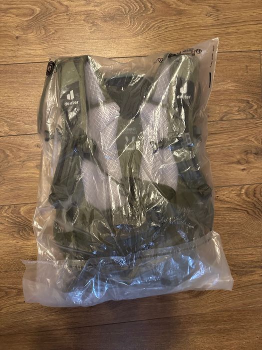 Plecak Deuter Attack 18 SL - sage/khaki - taniej nie będzie ;)