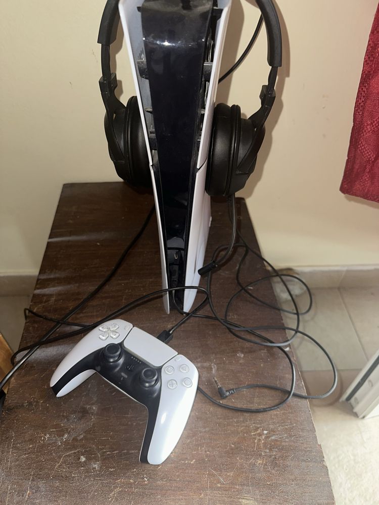 PlayStation 5 + Comando DualSense + Headset Razer