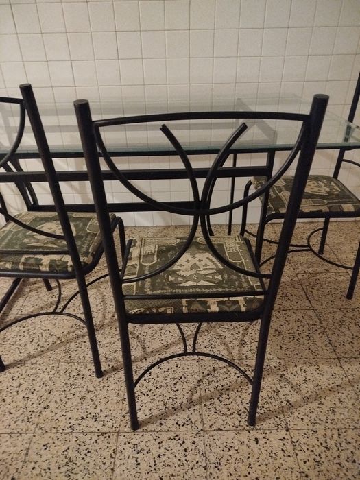 Mesa refeições + 4 cadeiras
