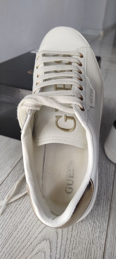 Sneakersy guess białe r. 38