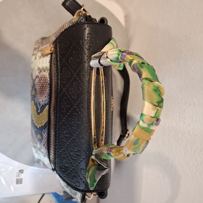 Guess torebka długi pasek