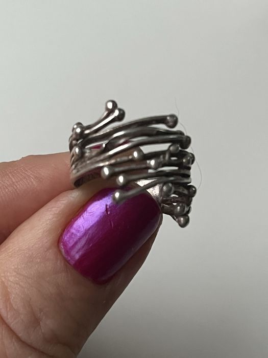 Srebry pierscionek zaplecione pędy