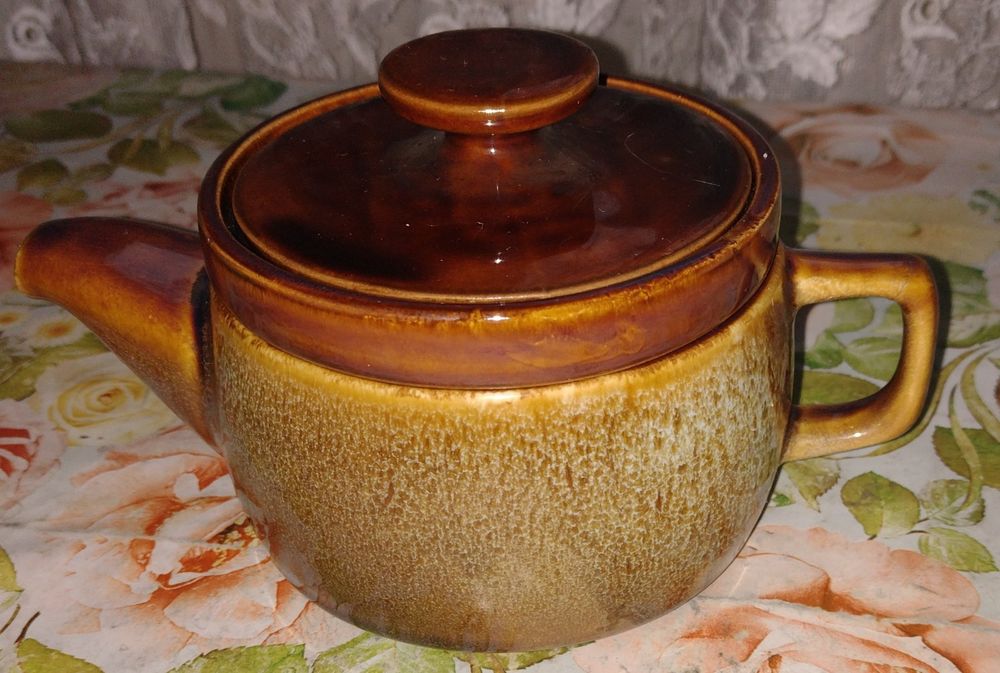 Mirostowice - imbryk z zaparzaczem do herbaty.