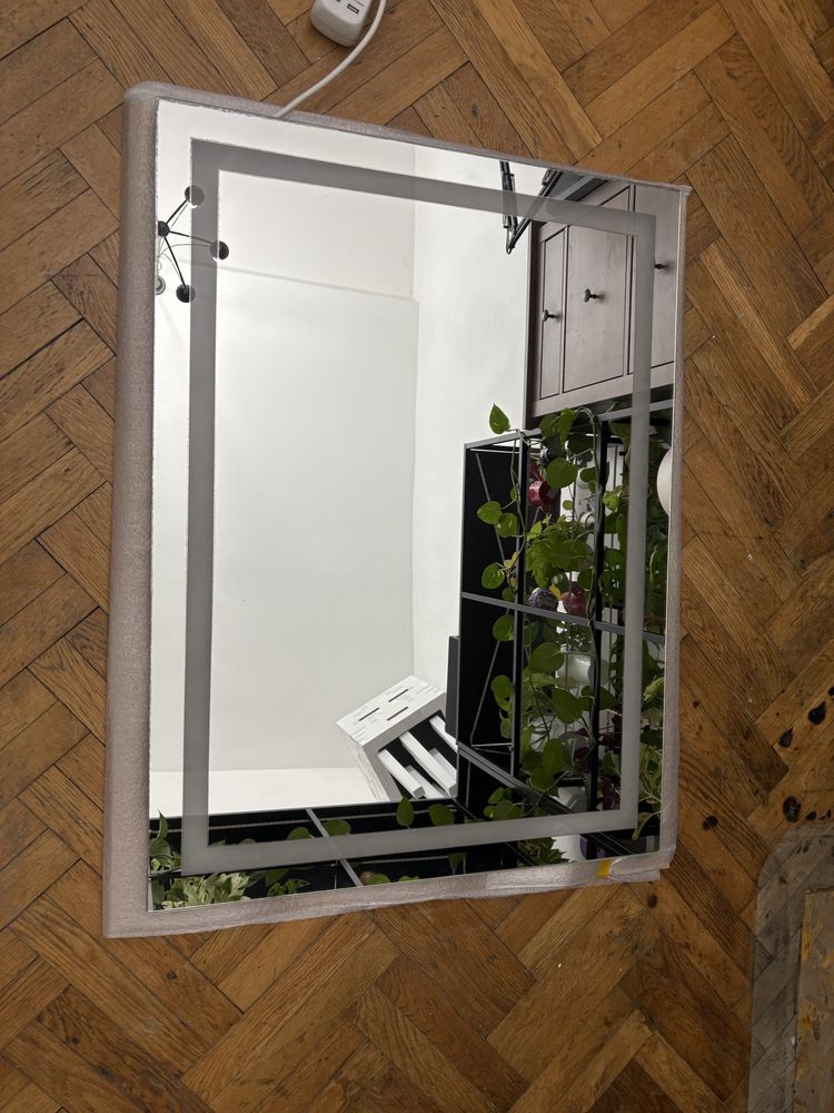 Lustro do toaletki z oświetleniem led