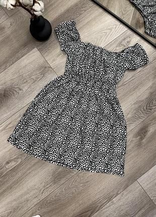 Гарна сукня жіноча