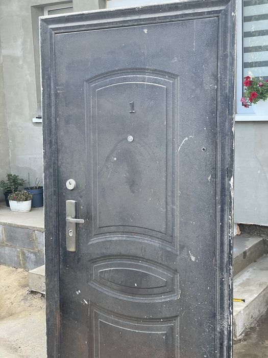 Двері вхідні Б/У. Китай