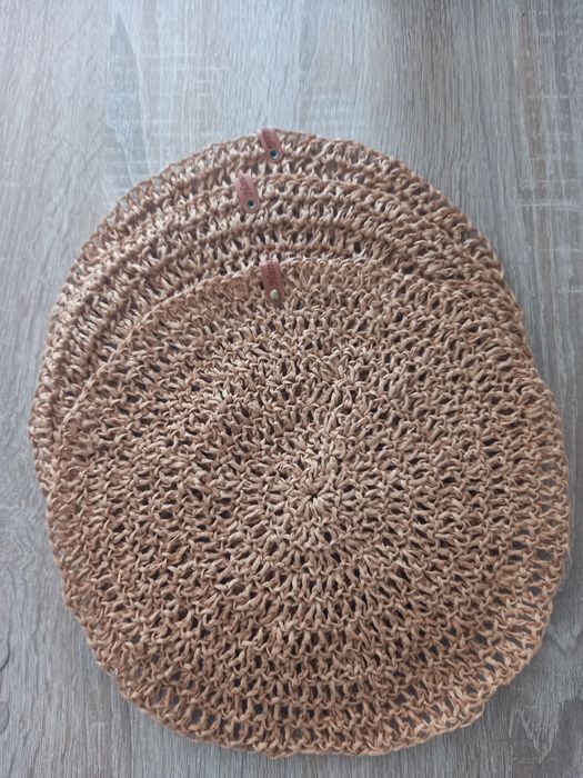 Podkładki pod talerze ręcznie robione.