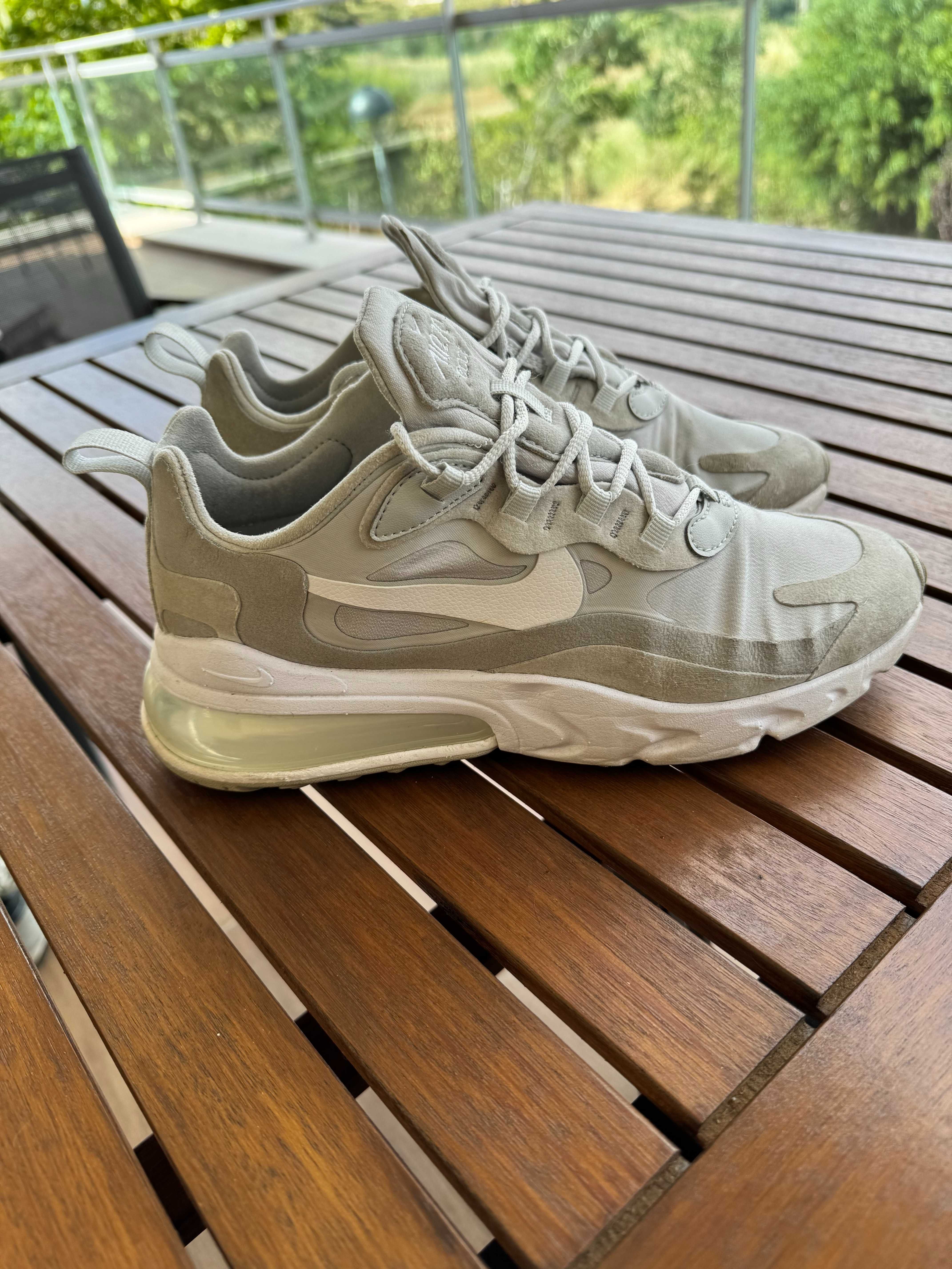 Nike AirMax React 70 Cinzentos