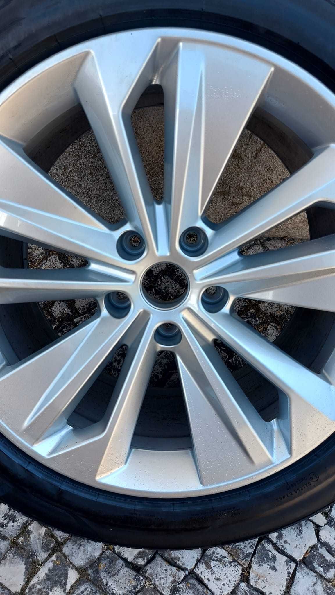 Pneus Pirelli 285/45 R20 112 W / jantes a parte
