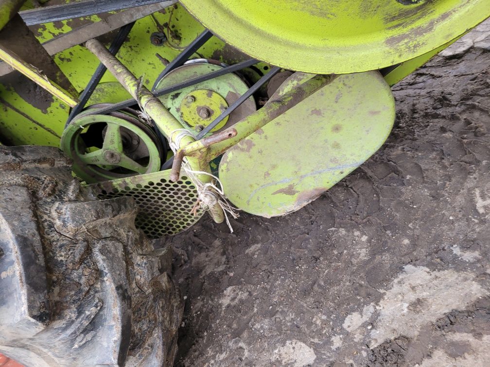 Podajnik claas protector