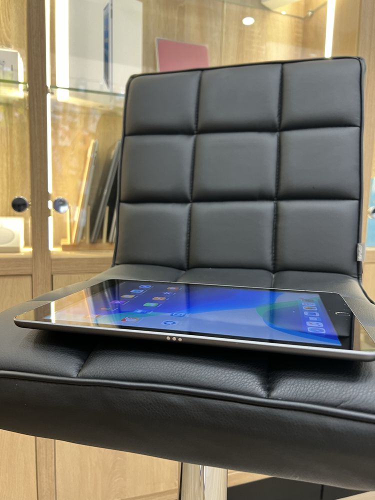 iPad 8th 32gb 2020 10.2 Space Gray з гарантією планшет для роботи
