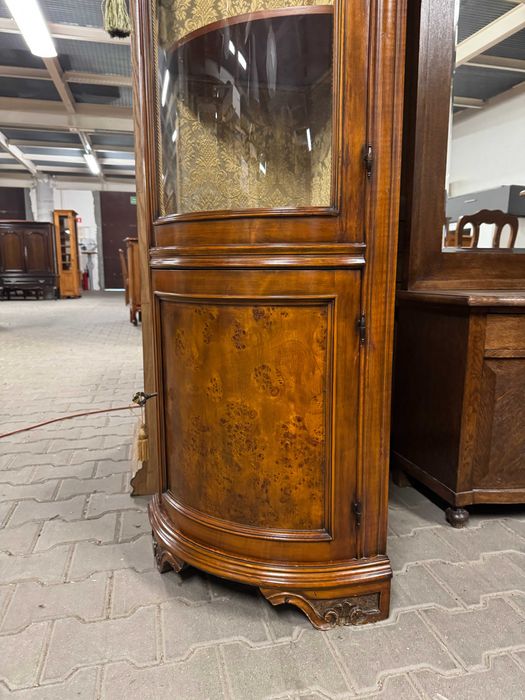 Witryna narożna biblioteka orzechowa witryna przeszklona