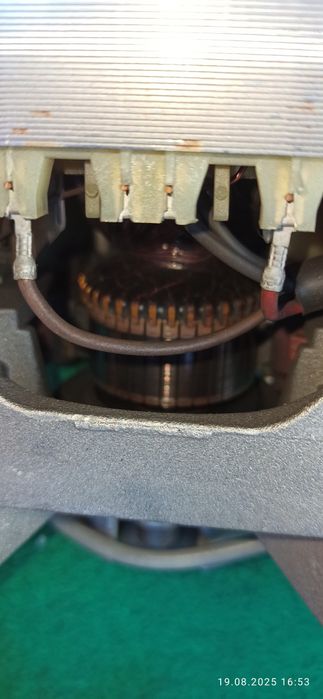 Продам мотор  с катушкой тахогенератора  от стиральной машины  Indesit