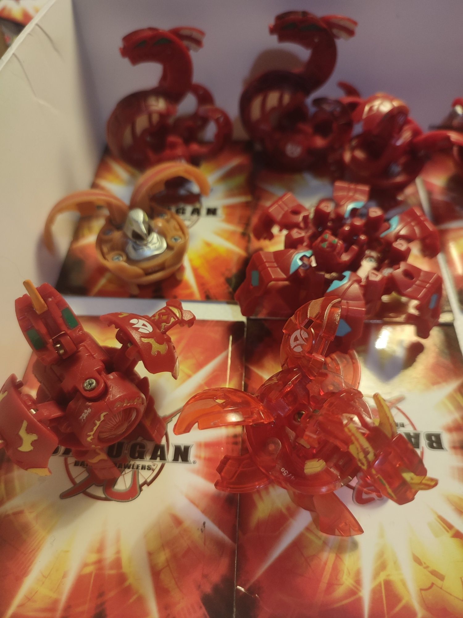 Bakugan 100 sztuk różne B2 dragonoid hydranoid lumitroid