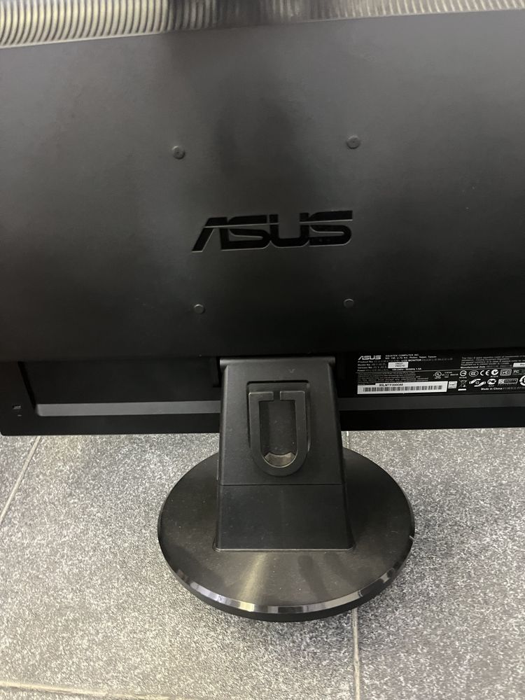 16 Monitores Asus