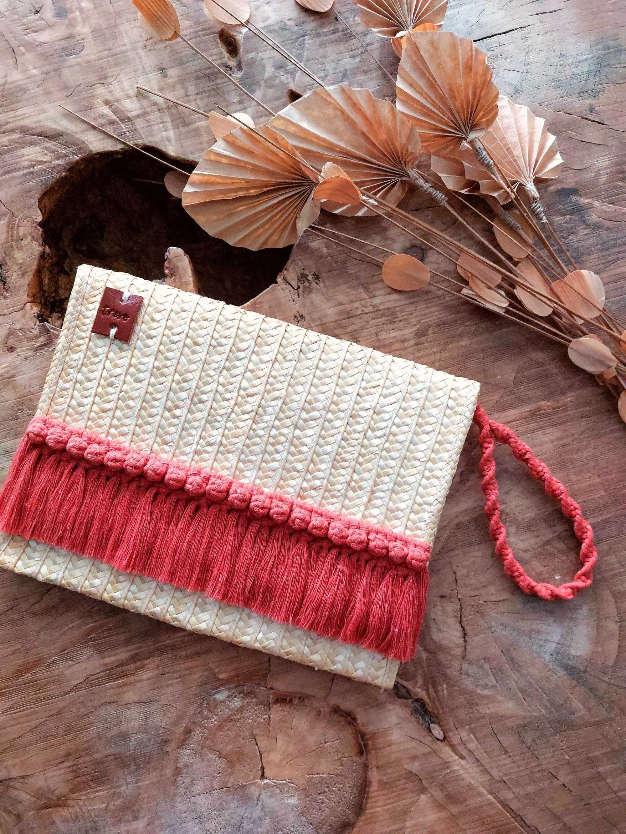 Clutch retangular em palhinha de centeio e macramé