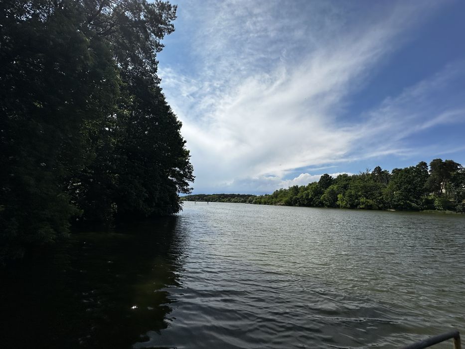 Супер пропозиція в мальовничому місці з видом на річку (перша лінія)