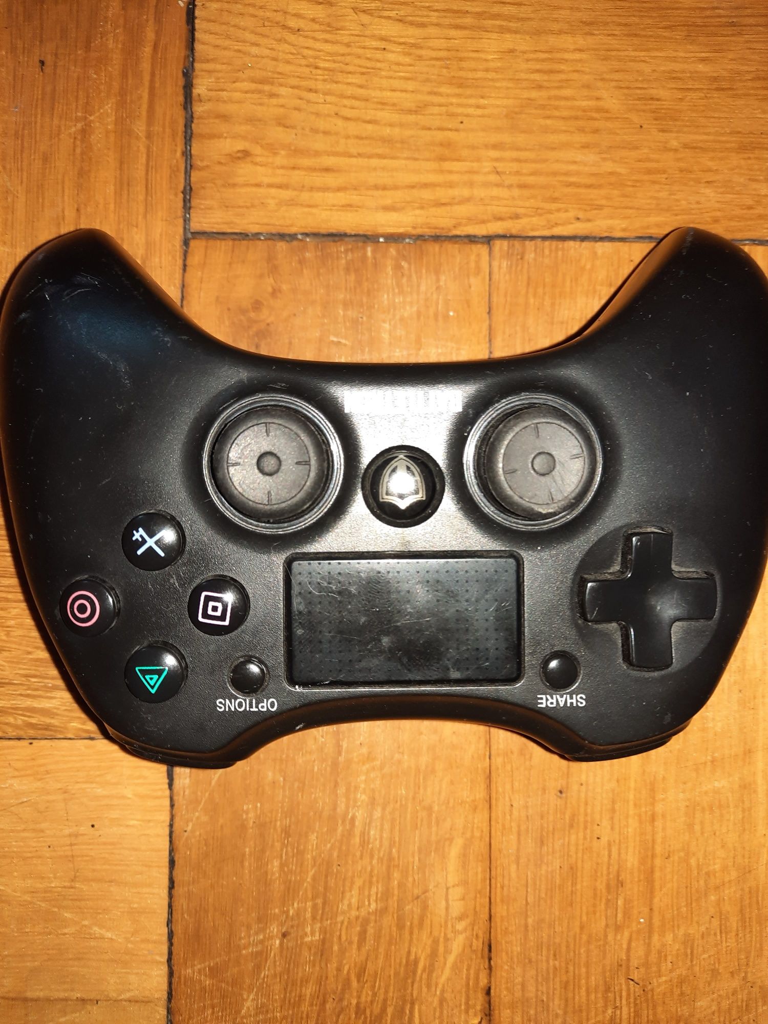 PlayStation 4 i 2 pady