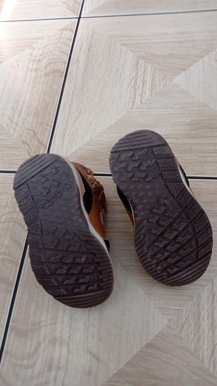 Buty dziecięce rozmiar 22 marki Badoxx