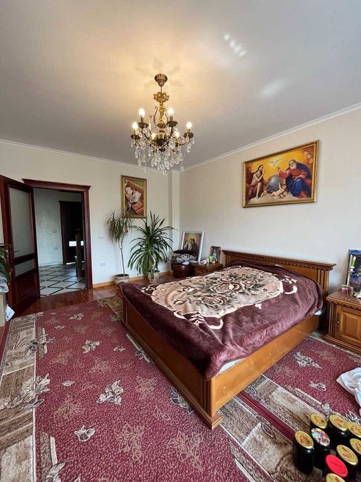 Продається сучасний приватний будинок с. Угринів 252 м2, 10 сот землі