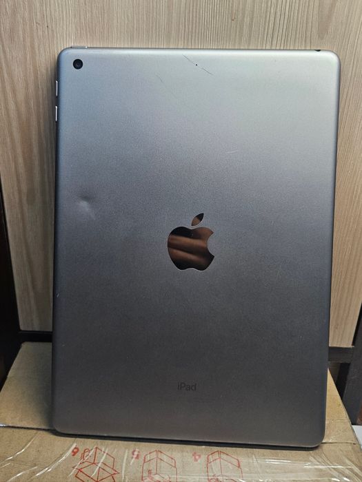 Продам iPad 5 32gb wi fi Apple планшет