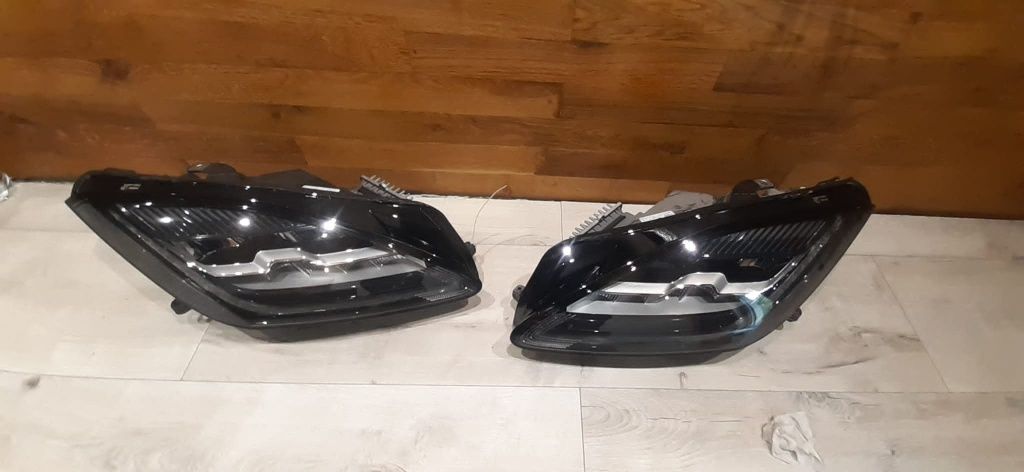 Фара права Jaguar E Pace
