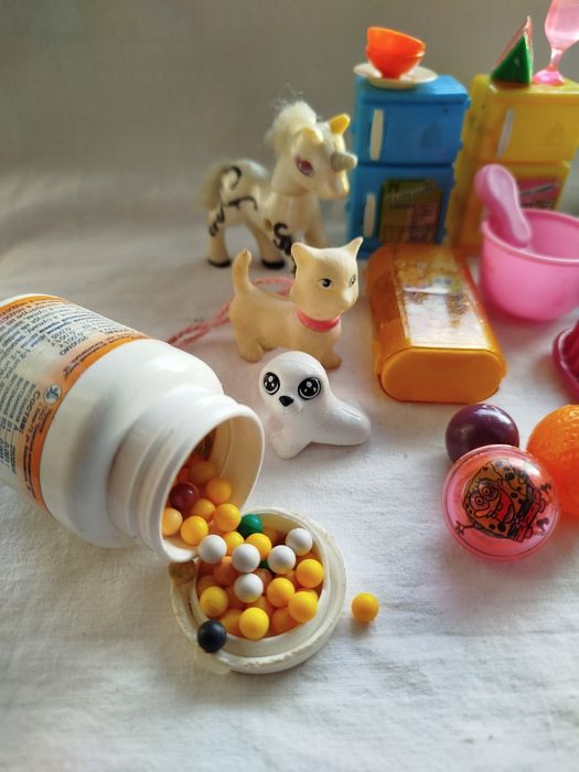 Лот іграшок дитячих холодильник для барбі машинка гребінець стругачка