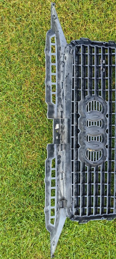 Grill atrapa AUDI A3 8P ORYGINAŁ, nie naprawiany. SPRAWNY