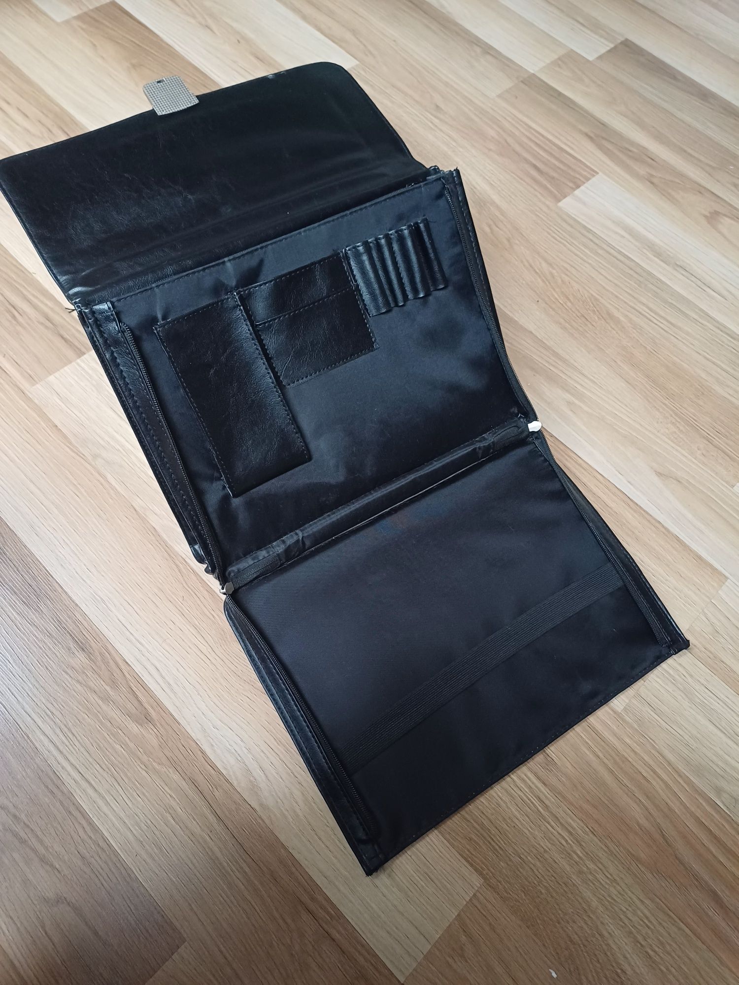 Teczka aktówka na laptopa z kluczykiem