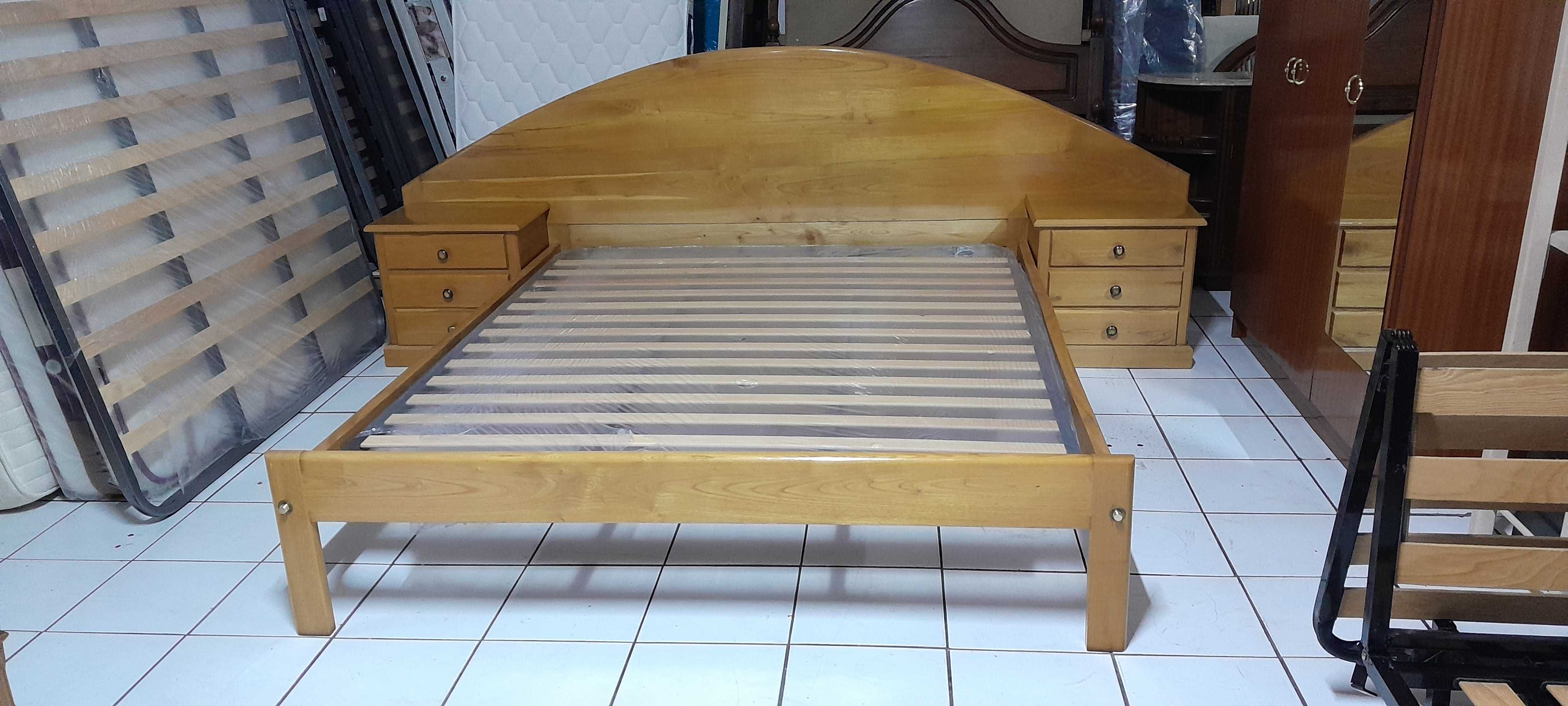 Cama de casal sem colchão