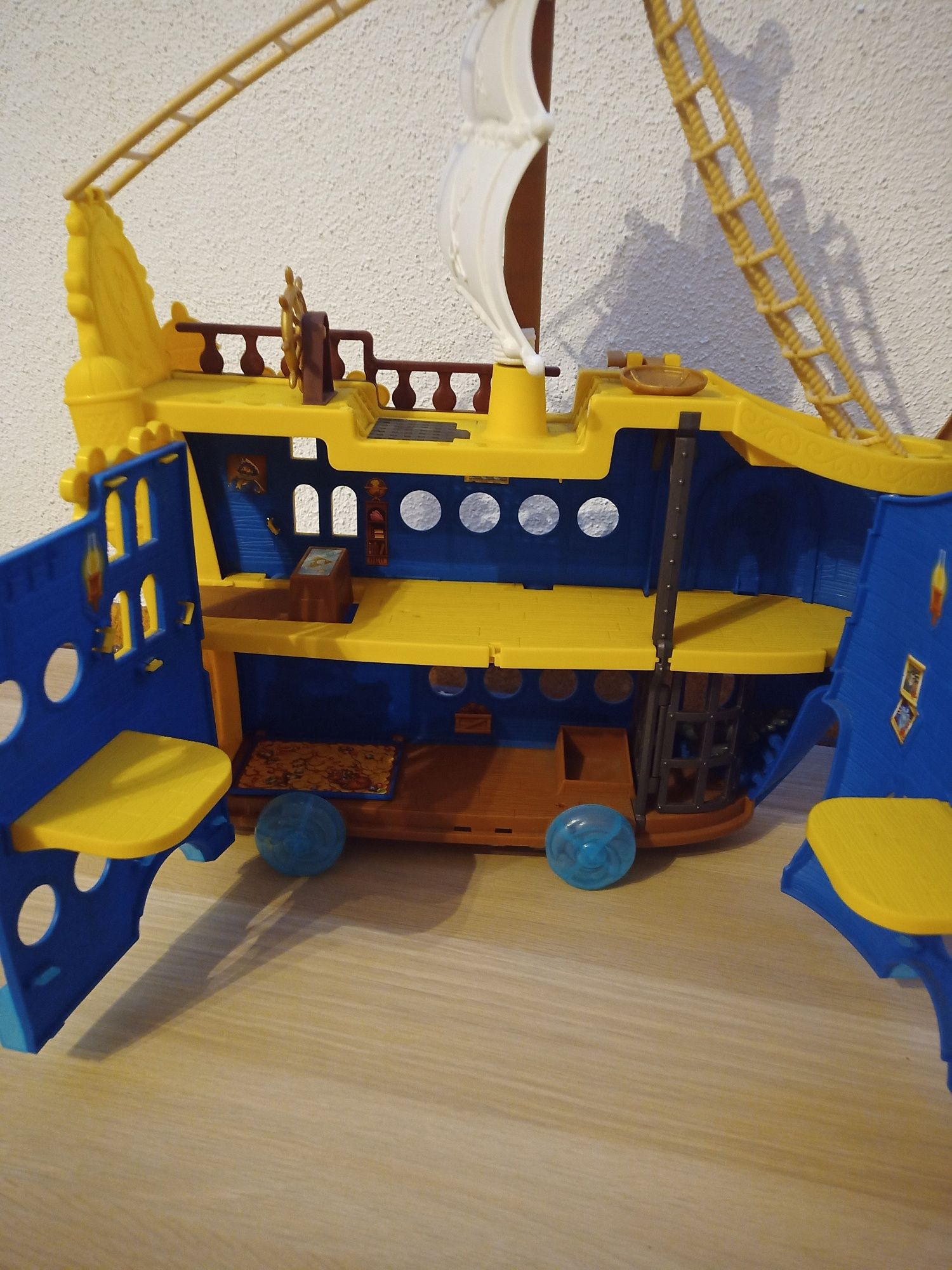 BARCO Jake e os Piratas