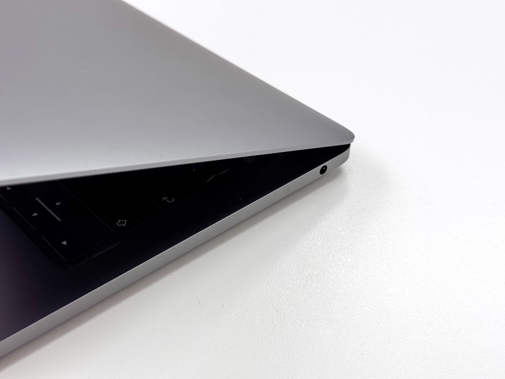 MacBook Pro 2022 r. M2 8/256 GB jak Nowy 100% bateria Sklep Gwarancja