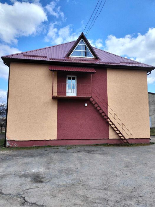 Продається багатофункціональний комплекс будівель у смт. Воловець