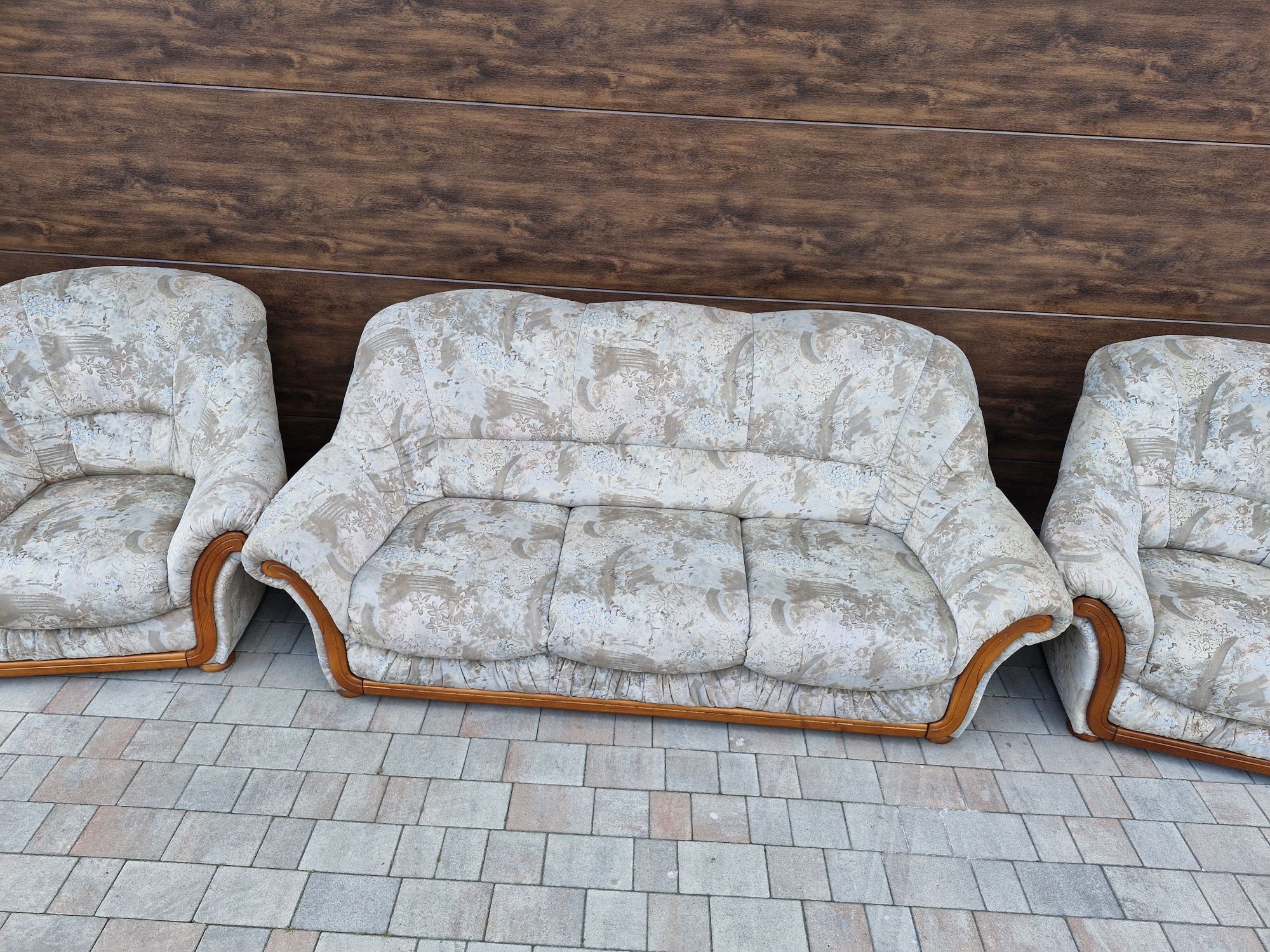 Zestaw wypoczynkowy: sofa 3-osobowa + 2 fotele – klasyk, drewno, retro