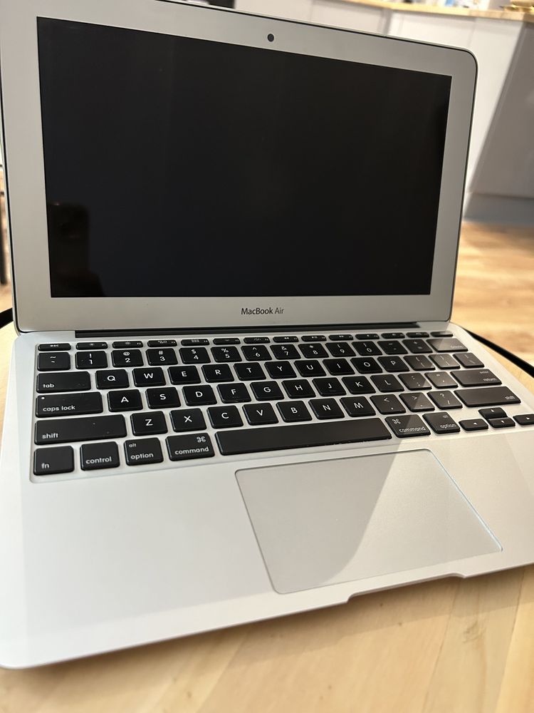 MacBook Air (2015) piękny, srebrny, jak nowy; Monterey 12.7
