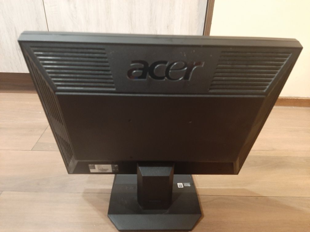 Monitor Acer 19'' na podstawie zwykłej