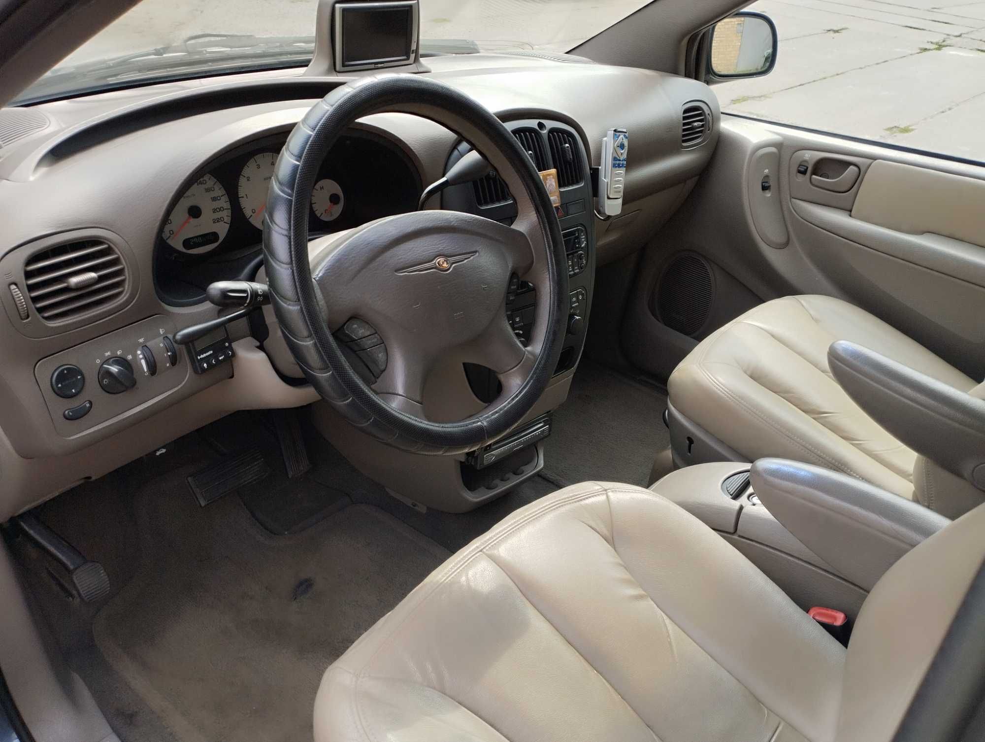 Chrysler Grand Voyager 3.3 v6 AT минивен на автомате газ бензин