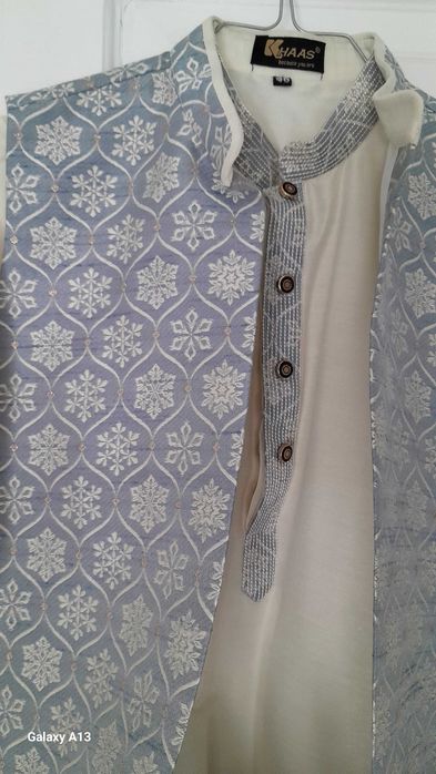 Fato cerimónia hindu para rapaz 8 anos