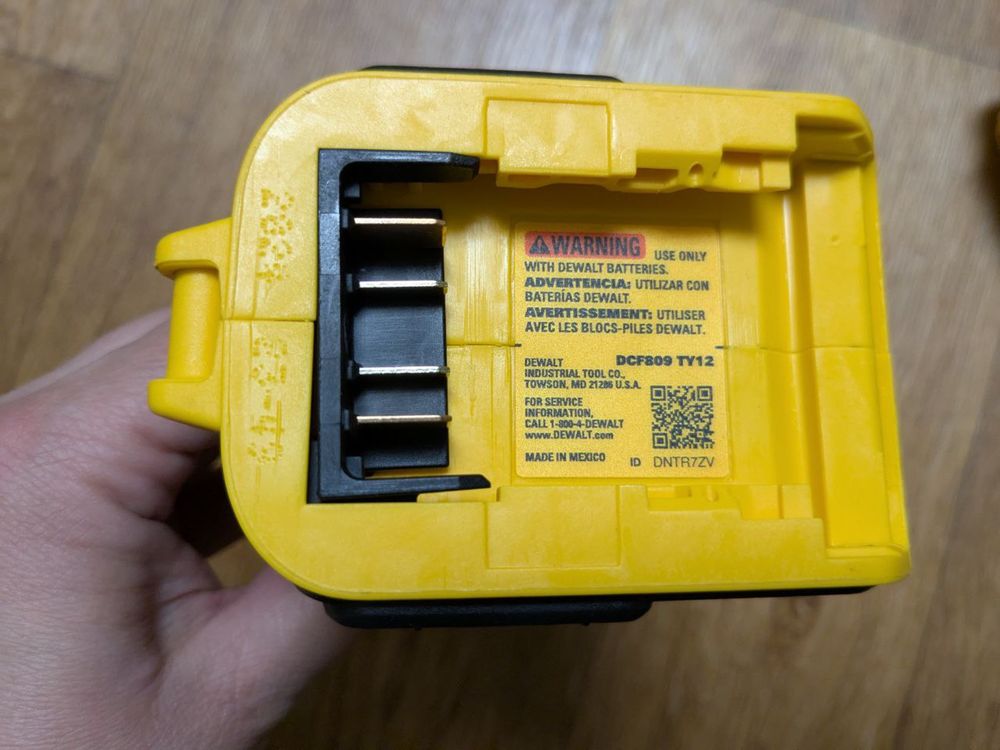 Бесщеточный импакт / гайковерт Dewalt DCF809D1 20V