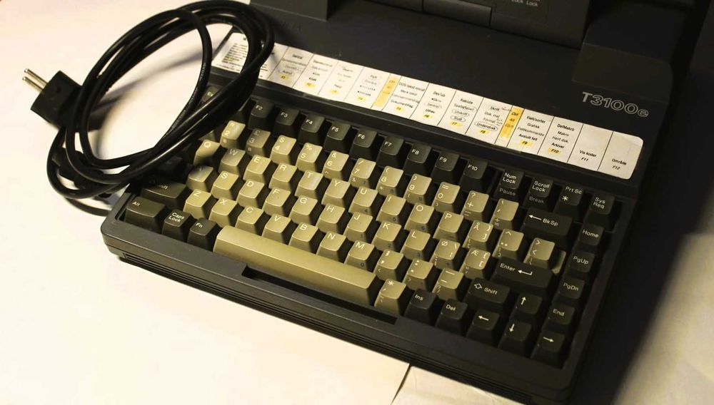 Computador Não Portátil Toshiba T3100e - O Pioneiro da Década de 80!