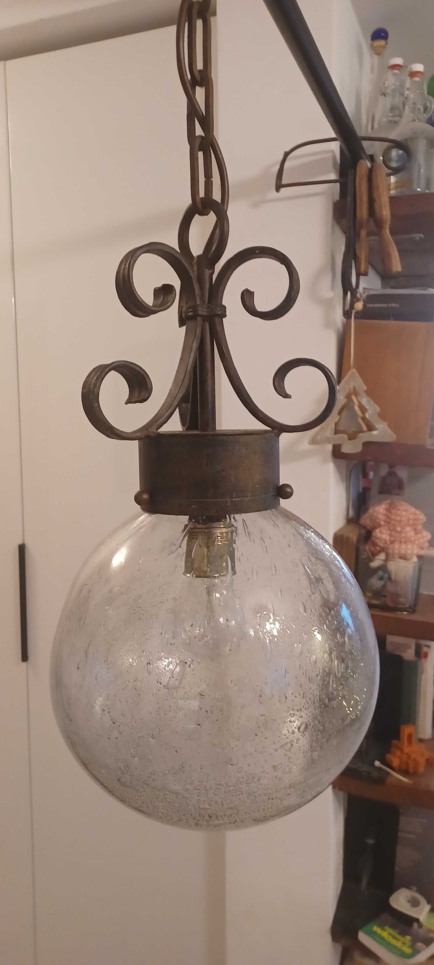 stare kute lampy wiszące, vintage, metalowe, okrągłe szklane klosze