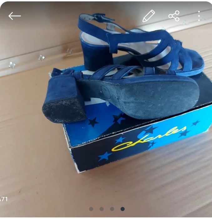 Sandalias rasas de veludo