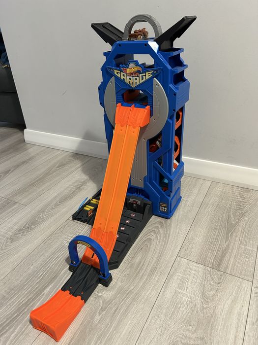 Hot wheels mega garaż
