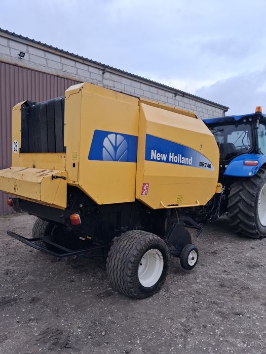 Prasa new holland br 740