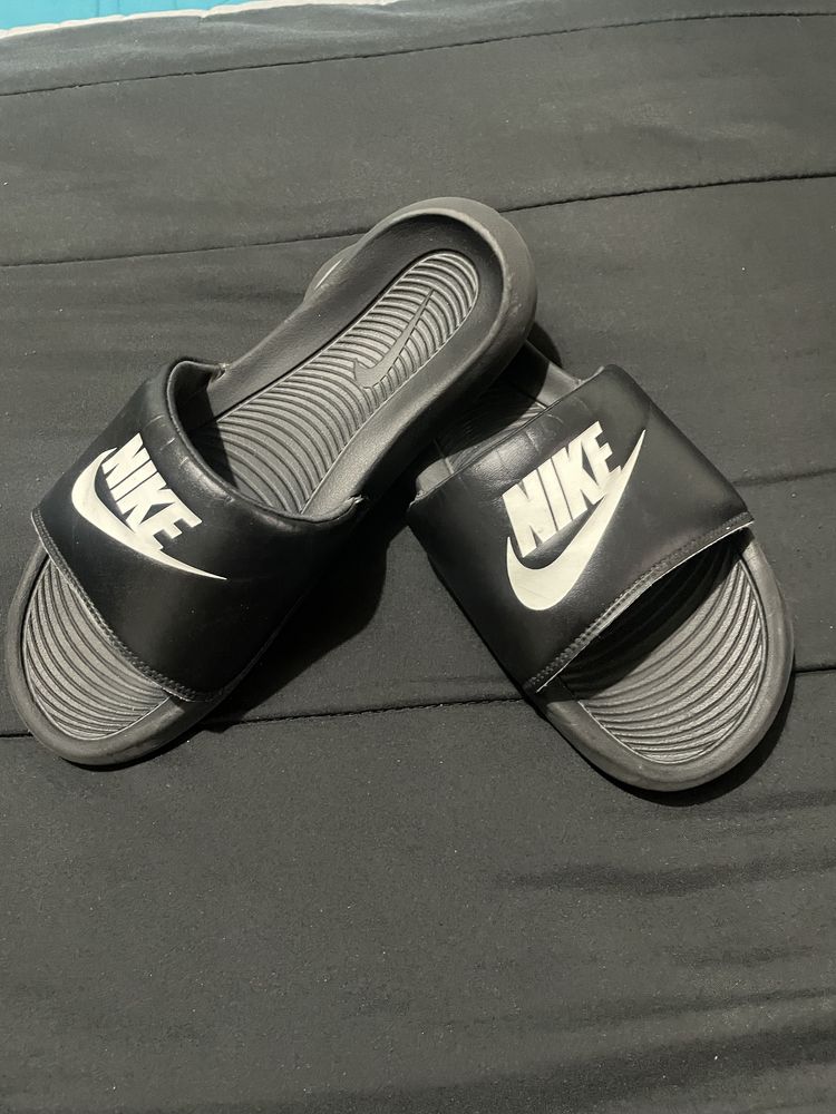 Chinelos Nike Novos