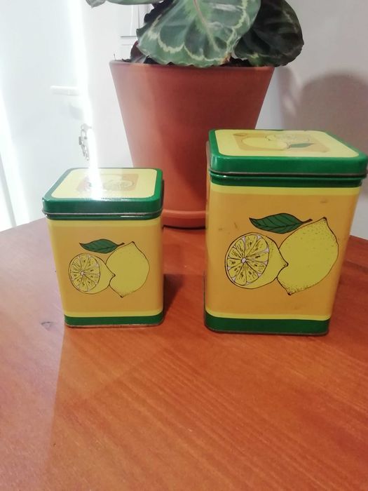 Conjunto de latas vintage