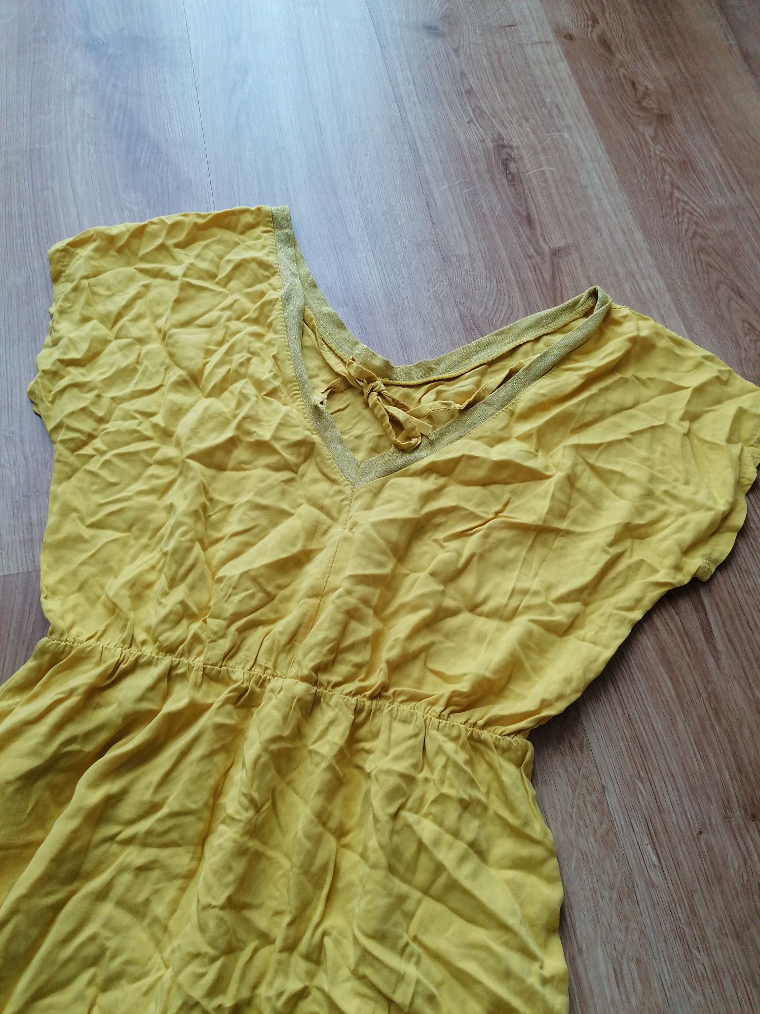 Żółta przewiewna sukienka z wycięciem na plecach