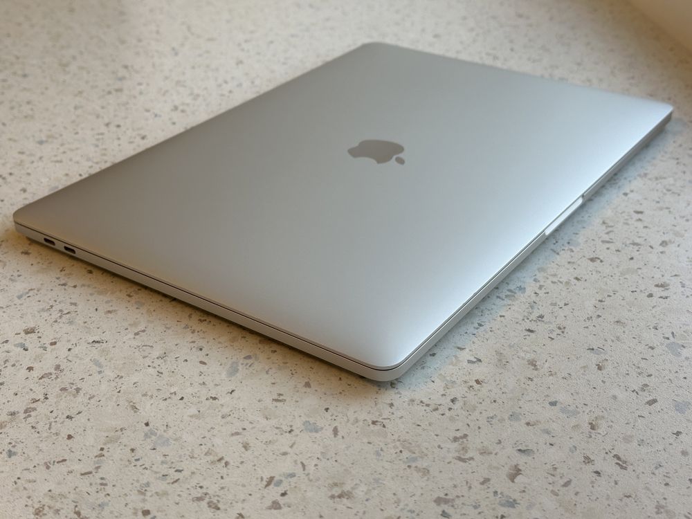 MacBook Pro 15 2018 16/512Gb i7 Radeo Pro 560X