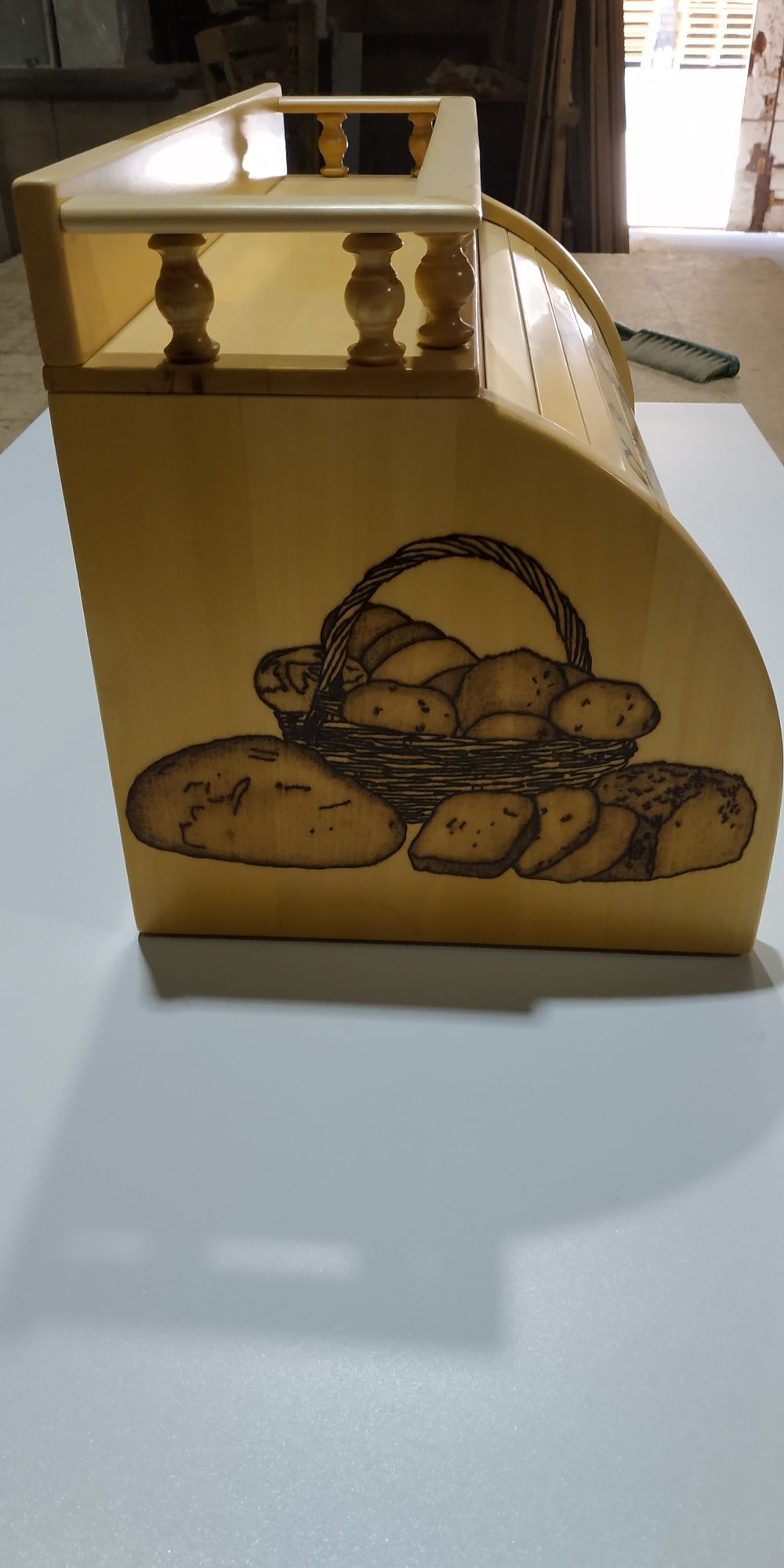 Хлебница деревянная