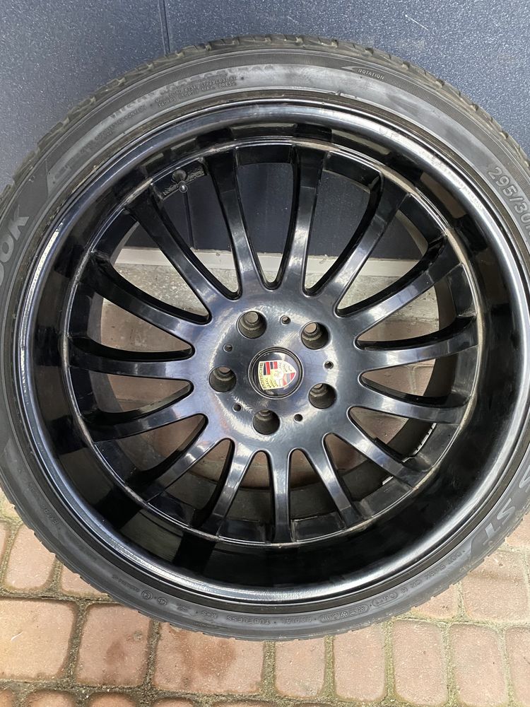 Комплект дисків з літніми шинами 295/30R22 на Porsche Cayenne